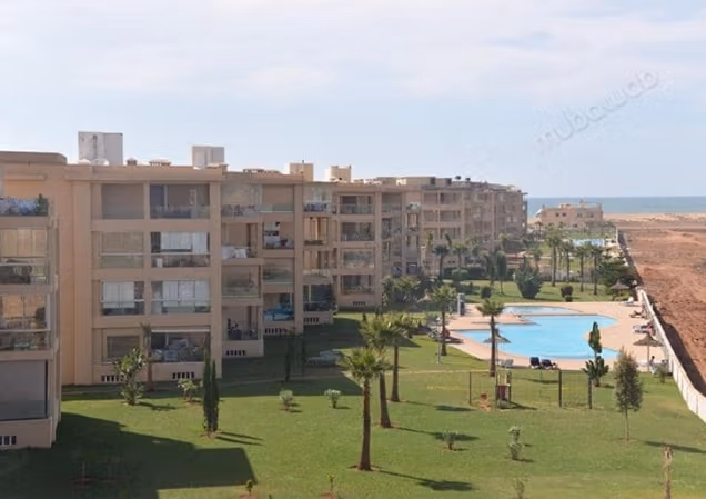 Appartement dans une residence en frond de mer