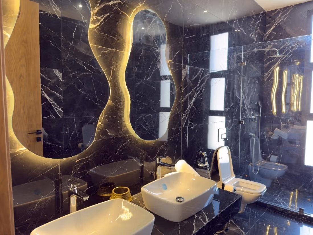 Luxury villa for sale on the Road to Tahanaout. 5 stunning rooms. Furnished