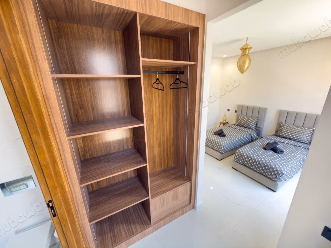 Luxury villa for sale on the Road to Tahanaout. 5 stunning rooms. Furnished