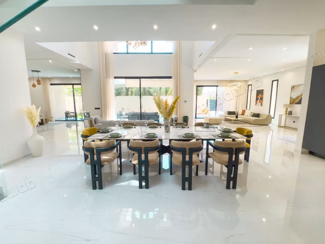 Luxury villa for sale on the Road to Tahanaout. 5 stunning rooms. Furnished