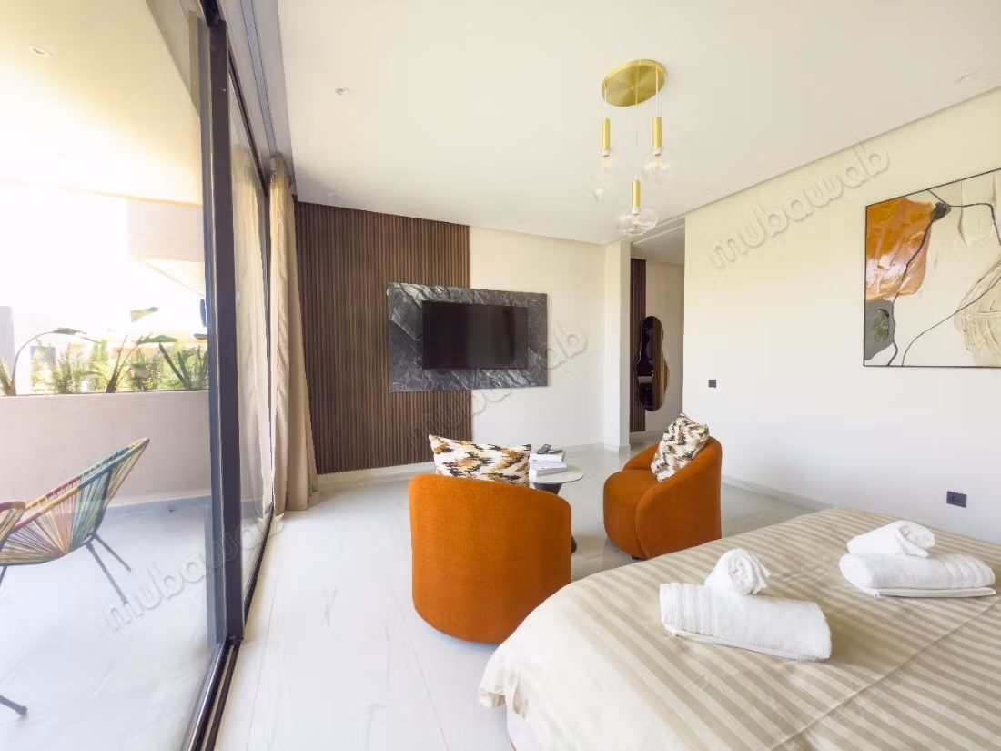 Luxury villa for sale on the Road to Tahanaout. 5 stunning rooms. Furnished