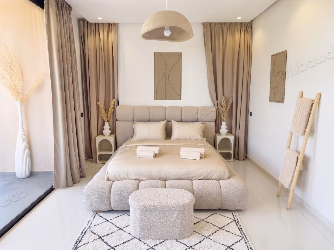 Excellente villa à vendre à Agdal. La superficie est de 550 m². Meublé