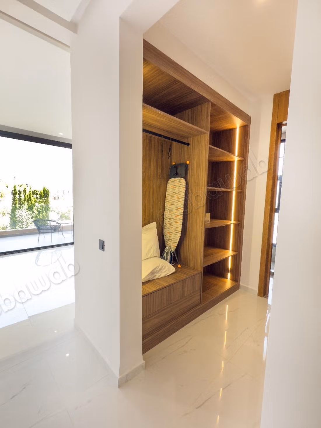 Excellente villa à vendre à Agdal. La superficie est de 550 m². Meublé