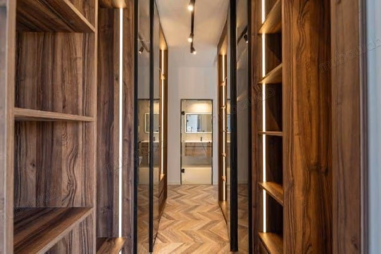 Excellente villa à vendre à Agdal. La superficie est de 550 m². Meublé