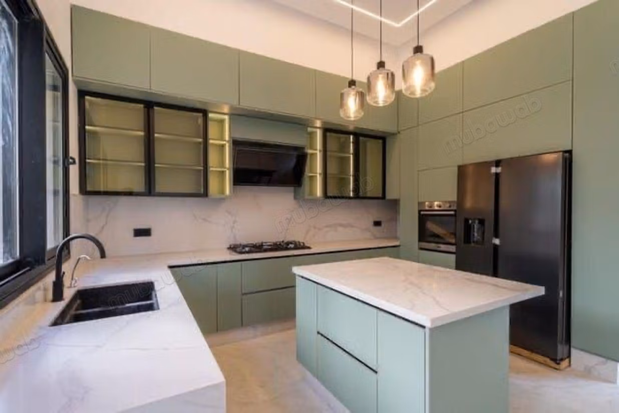 Excellente villa à vendre à Agdal. La superficie est de 550 m². Meublé