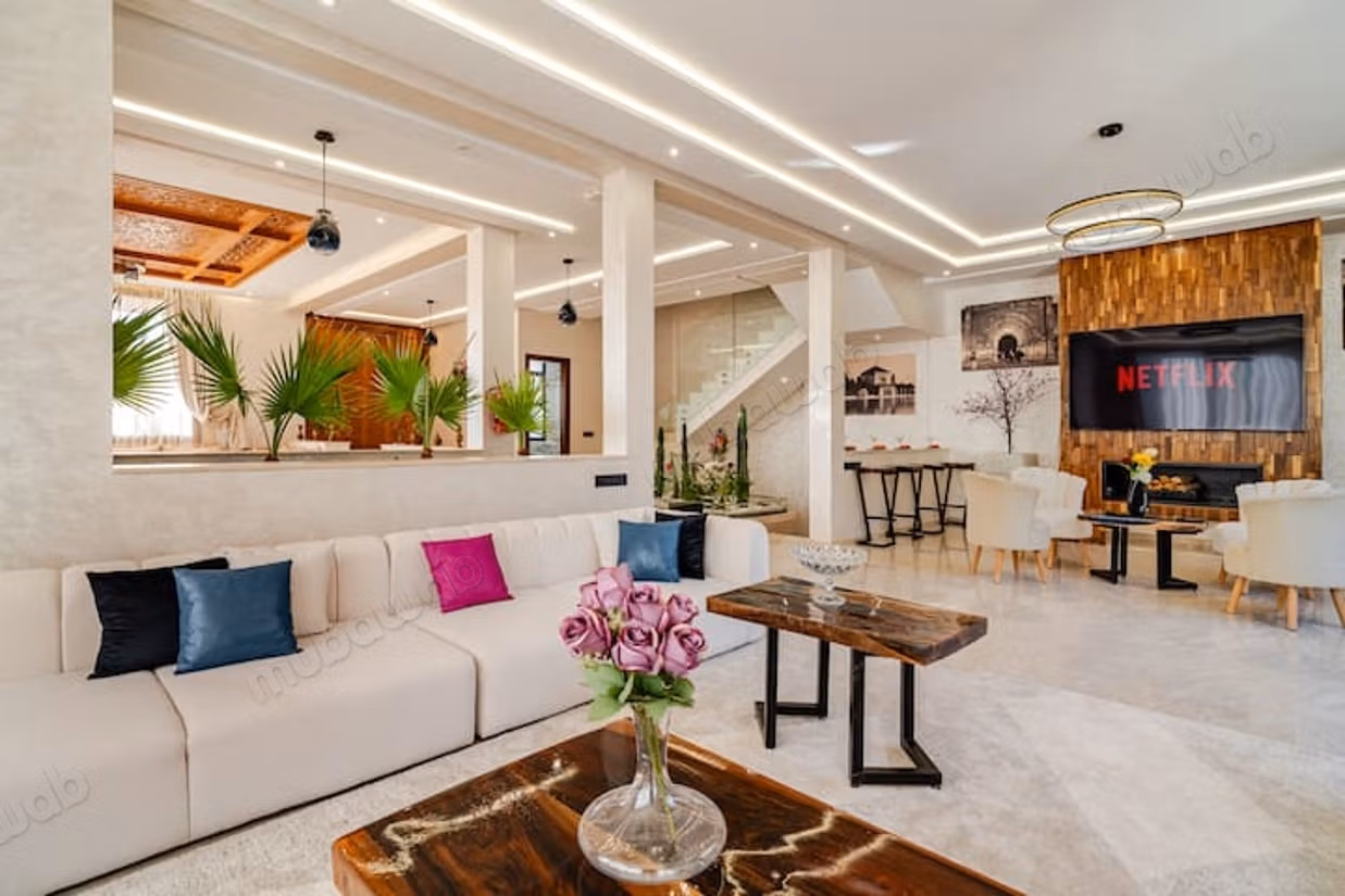 Excellente villa à vendre à Agdal. La superficie est de 550 m². Meublé