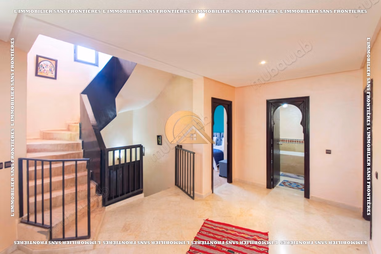 Villa meublée Route de Fès – terrain de 300 m², 3 chambres, jardin privé et piscine collective