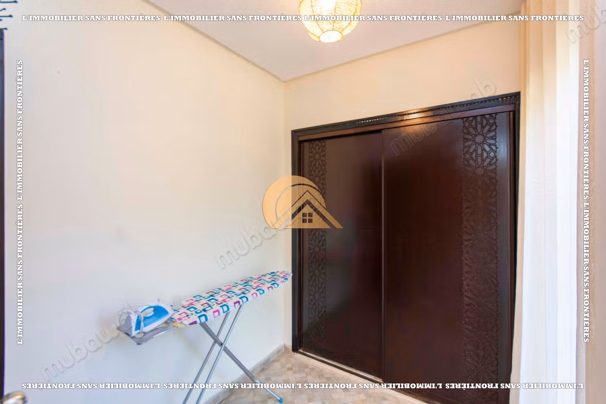 Villa meublée Route de Fès – terrain de 300 m², 3 chambres, jardin privé et piscine collective