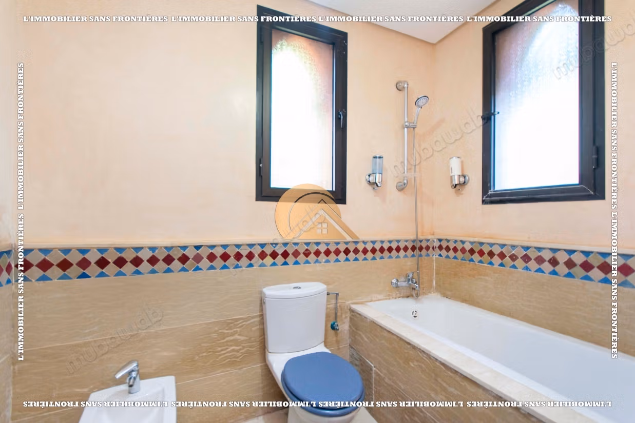 Villa meublée Route de Fès – terrain de 300 m², 3 chambres, jardin privé et piscine collective