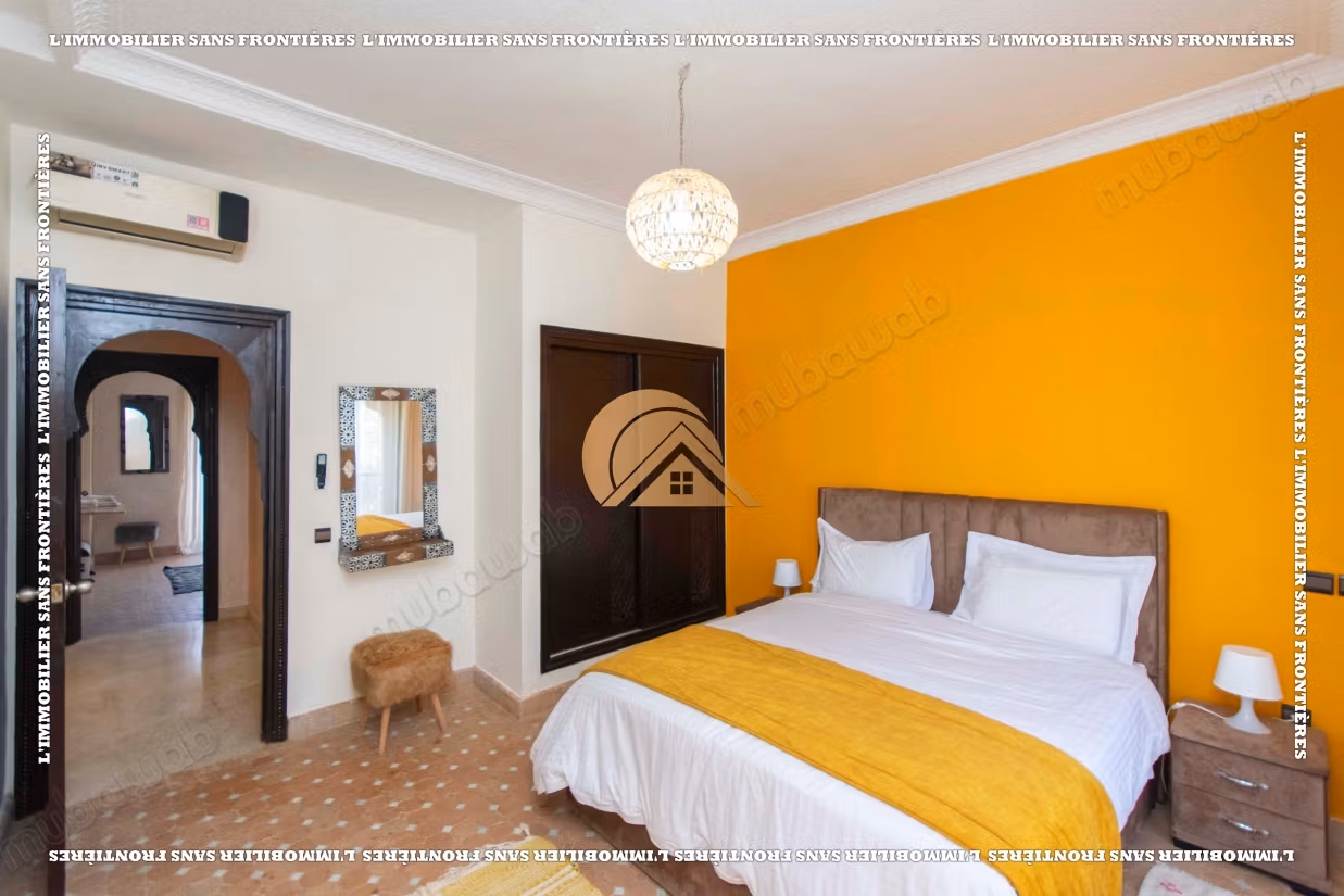 Villa meublée Route de Fès – terrain de 300 m², 3 chambres, jardin privé et piscine collective