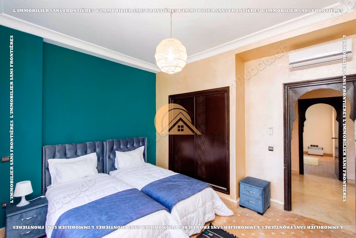 Villa meublée Route de Fès – terrain de 300 m², 3 chambres, jardin privé et piscine collective