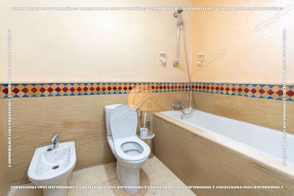 Villa meublée Route de Fès – terrain de 300 m², 3 chambres, jardin privé et piscine collective