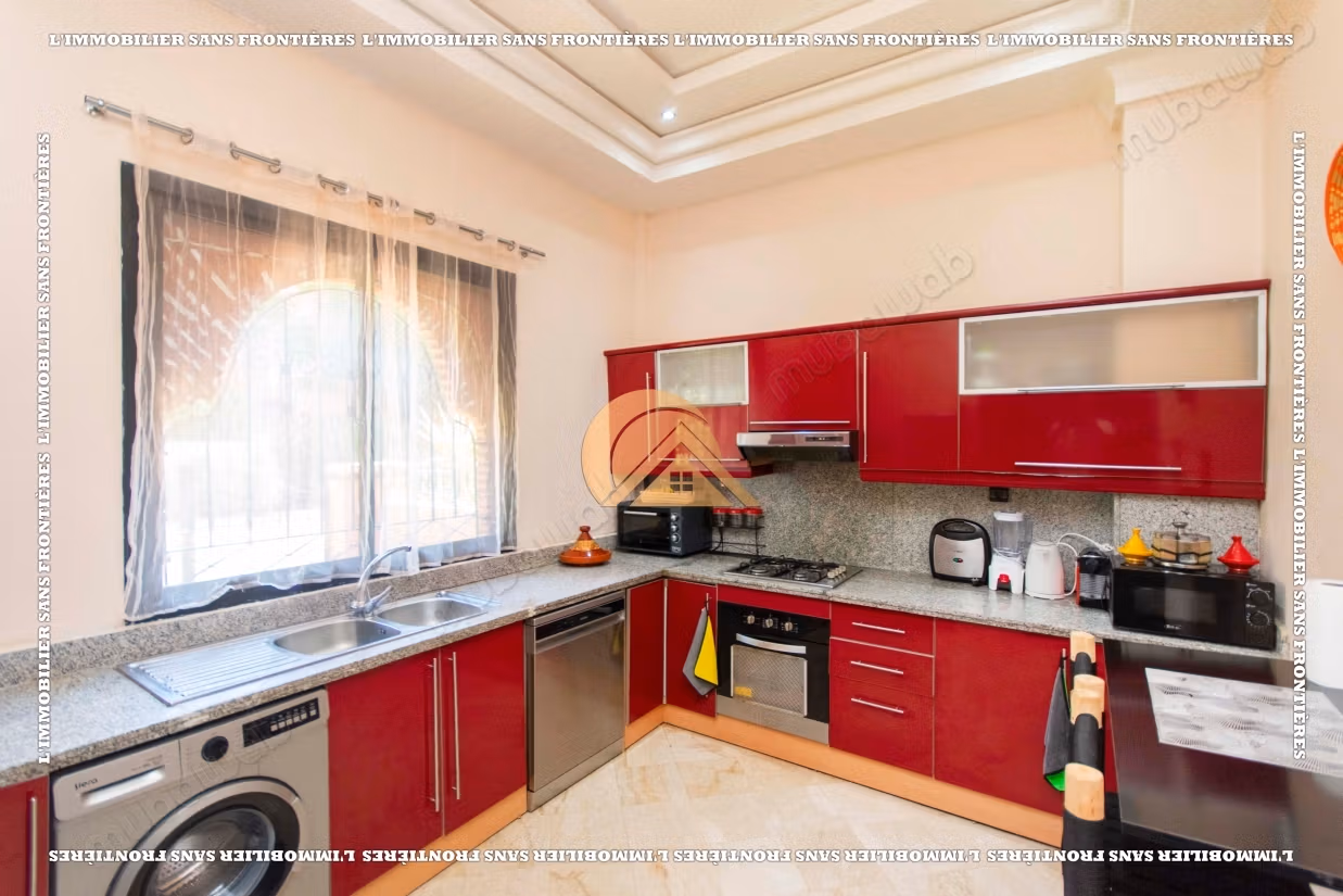 Villa meublée Route de Fès – terrain de 300 m², 3 chambres, jardin privé et piscine collective