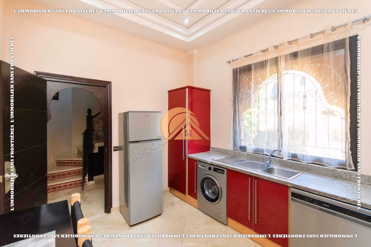 Villa meublée Route de Fès – terrain de 300 m², 3 chambres, jardin privé et piscine collective