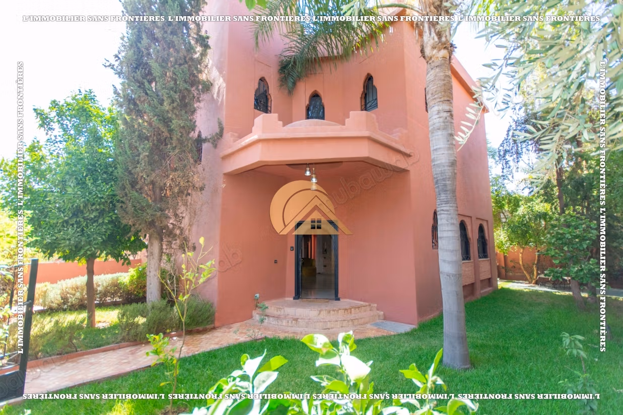 Villa meublée Route de Fès – terrain de 300 m², 3 chambres, jardin privé et piscine collective