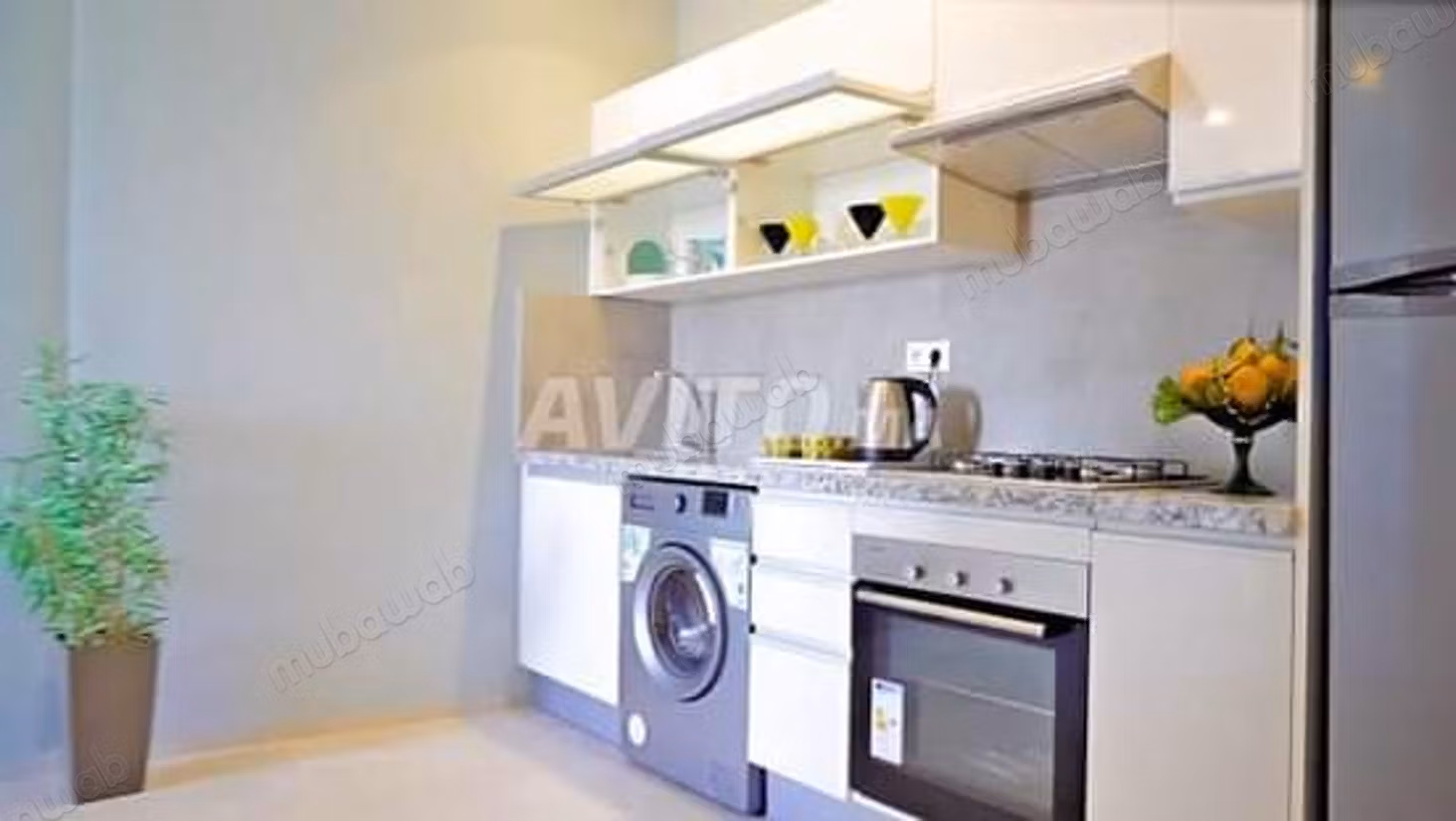 Appartements à louer à Gueliz. Surface totale de 80 m². Porte solide et système de double vitrage