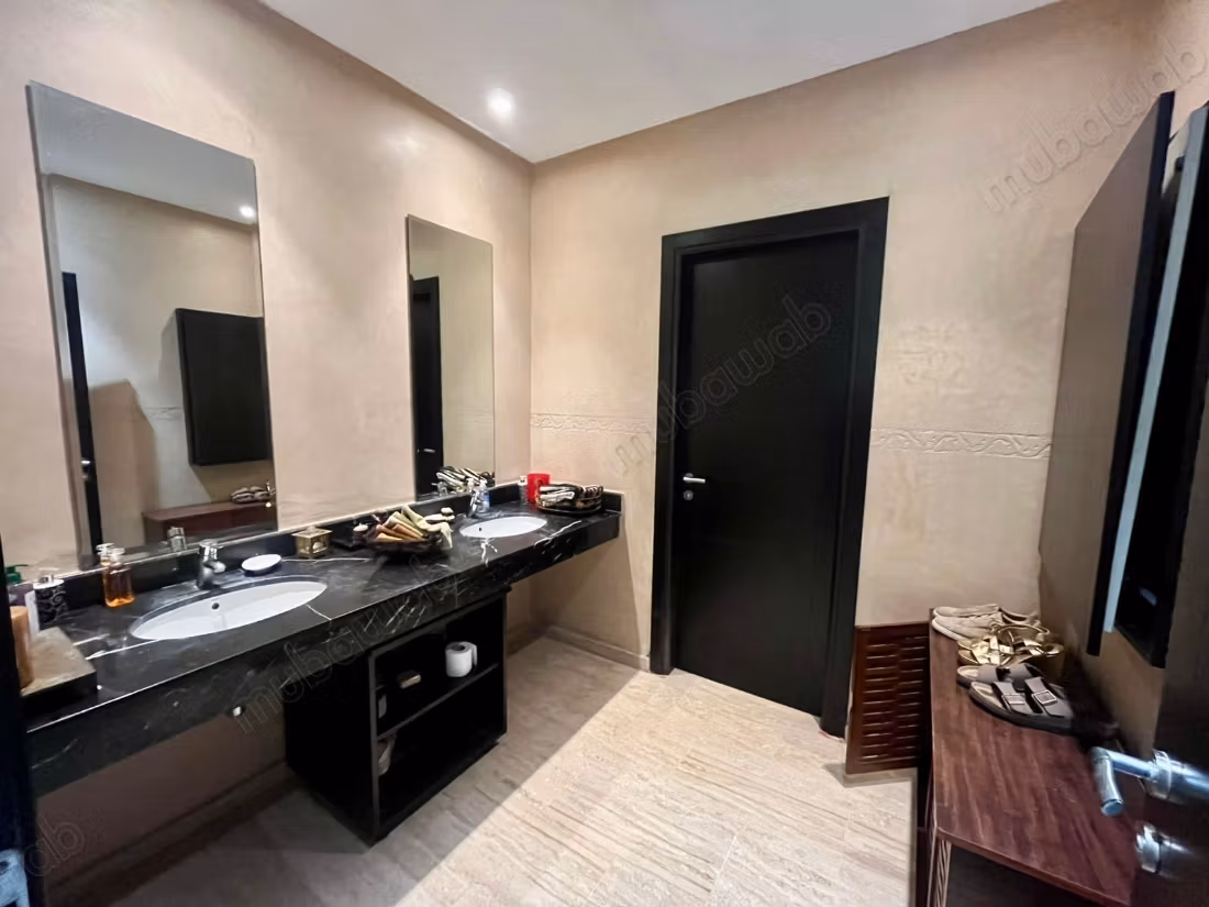 A vendre belle Villa 850m2 Bouskoura