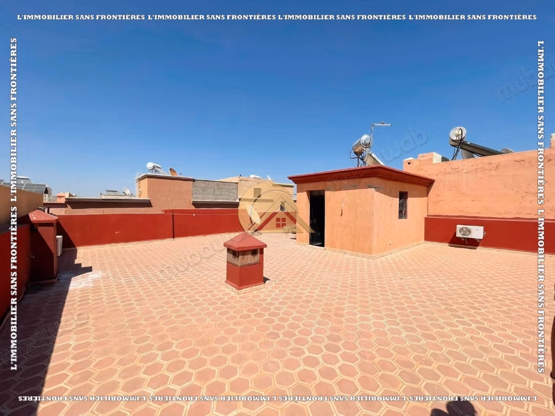 Villa completamente arredata di 260 m² ad Al Izdihar Oasis – 6 camere, due giardini privati e terrazzo con vista sulle montagne dell'Atlante
