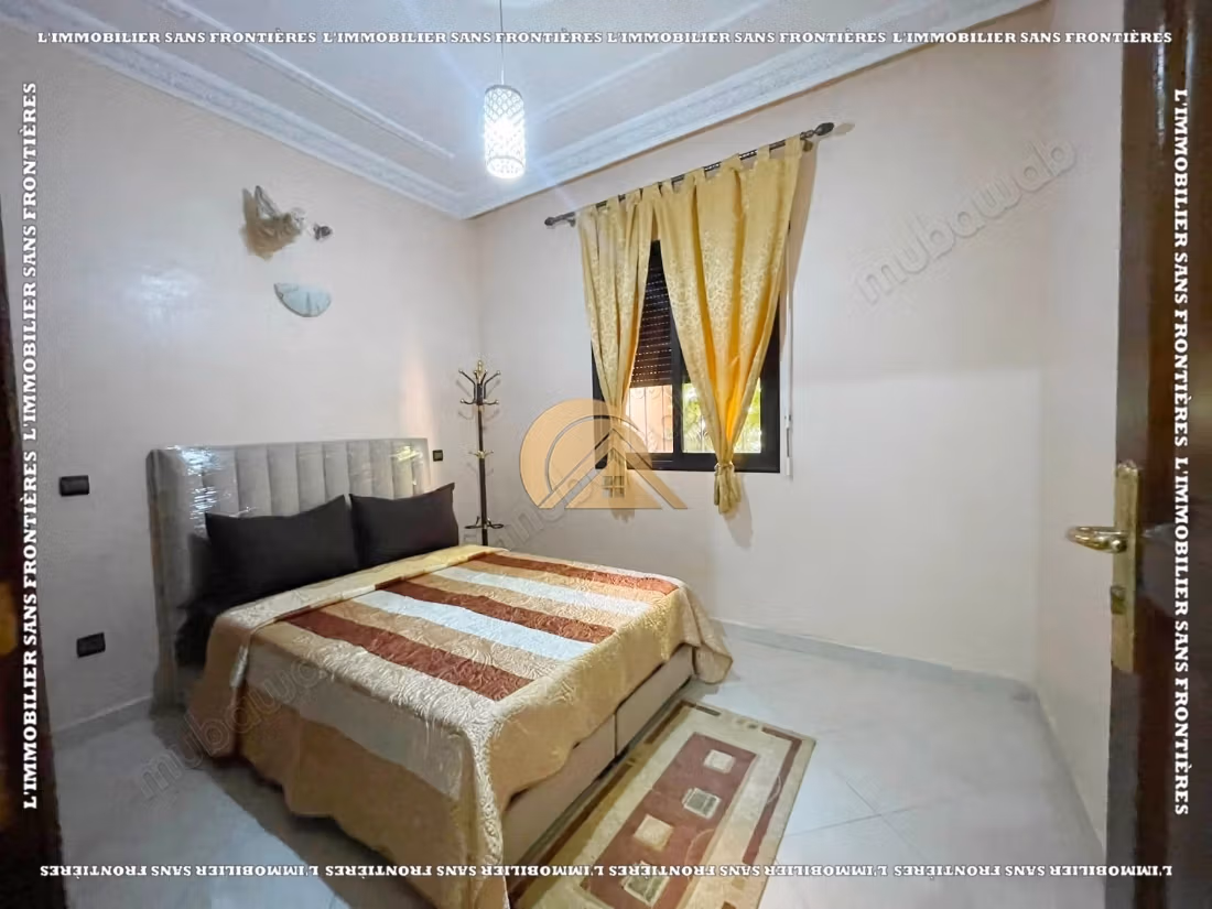 Villa completamente arredata di 260 m² ad Al Izdihar Oasis – 6 camere, due giardini privati e terrazzo con vista sulle montagne dell'Atlante