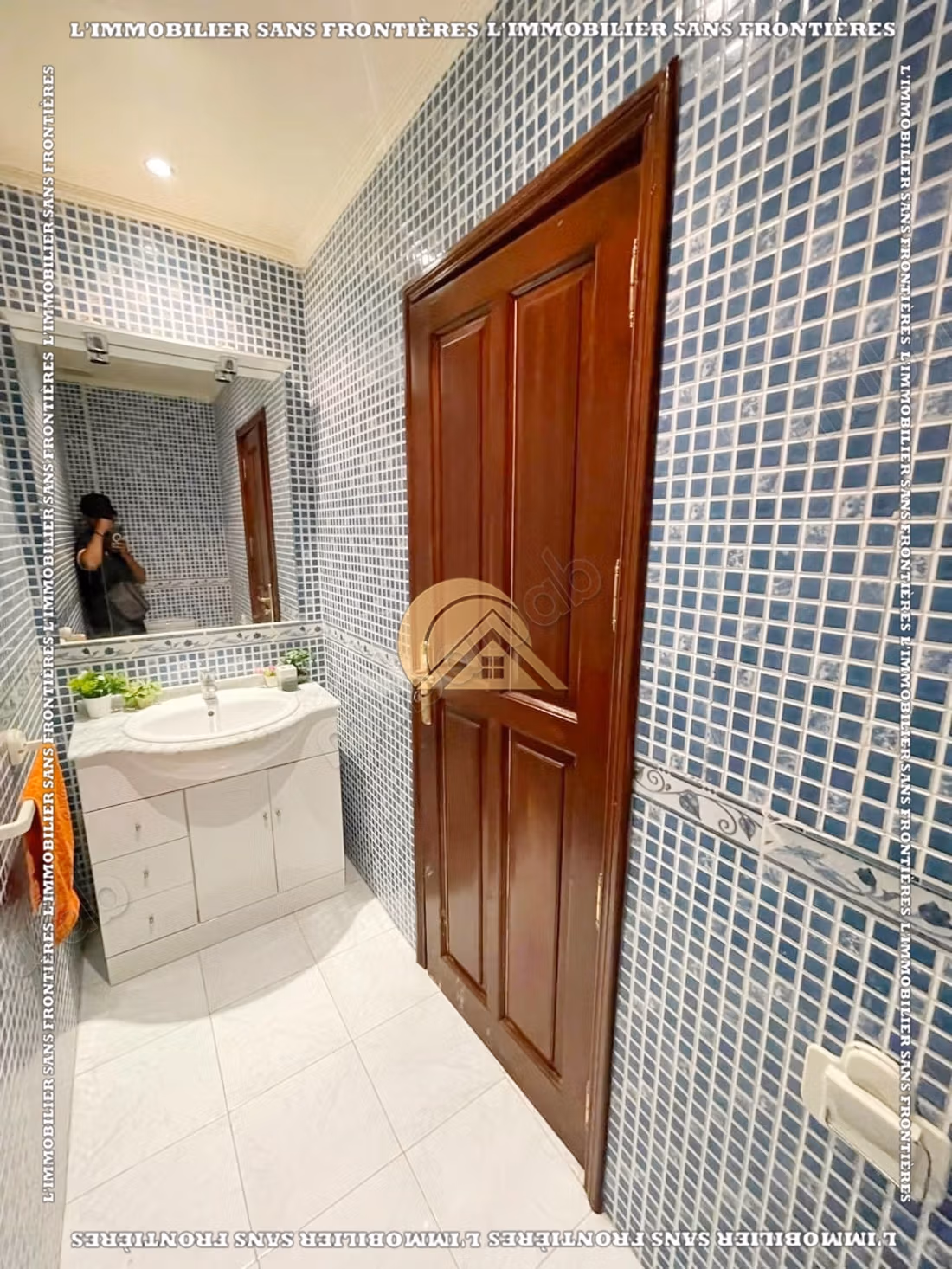 Villa completamente arredata di 260 m² ad Al Izdihar Oasis – 6 camere, due giardini privati e terrazzo con vista sulle montagne dell'Atlante