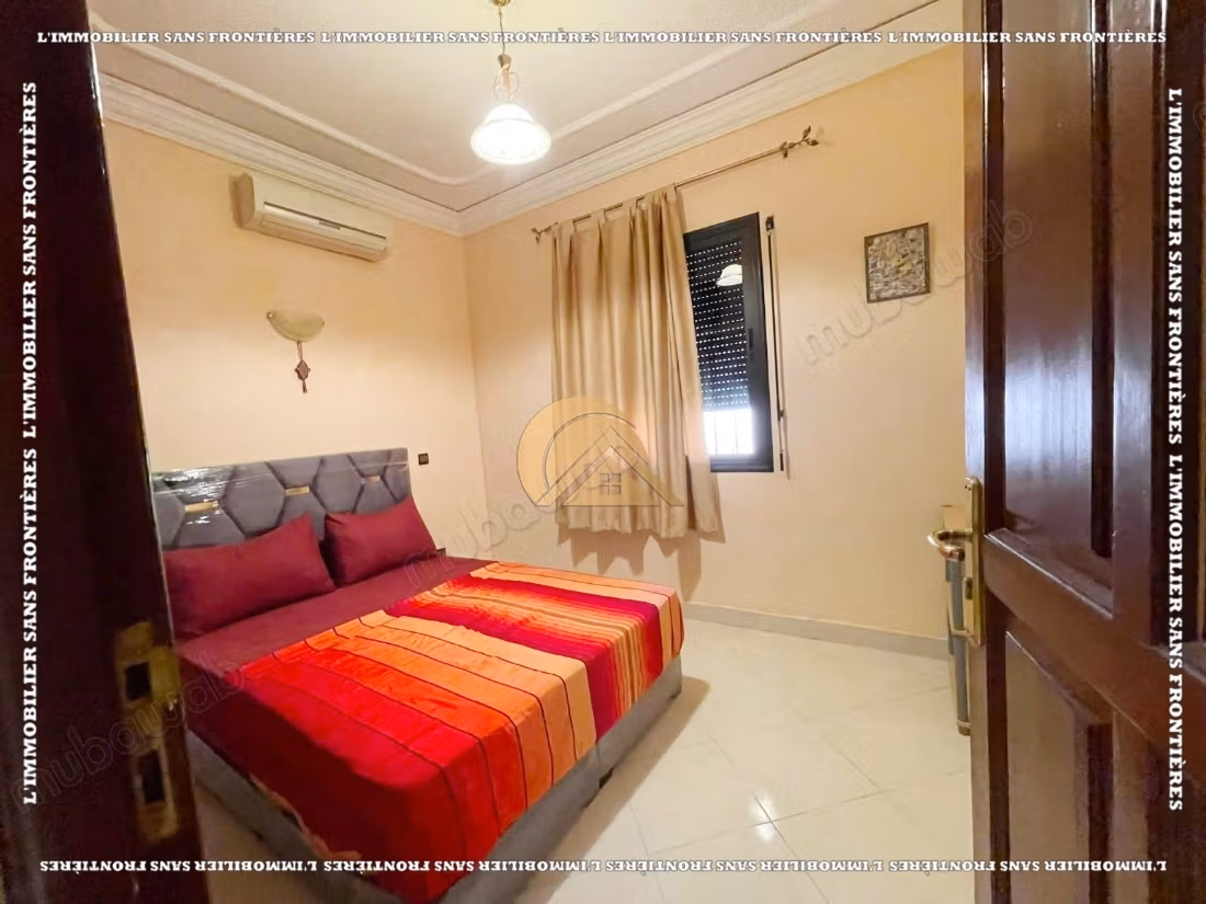 Villa completamente arredata di 260 m² ad Al Izdihar Oasis – 6 camere, due giardini privati e terrazzo con vista sulle montagne dell'Atlante