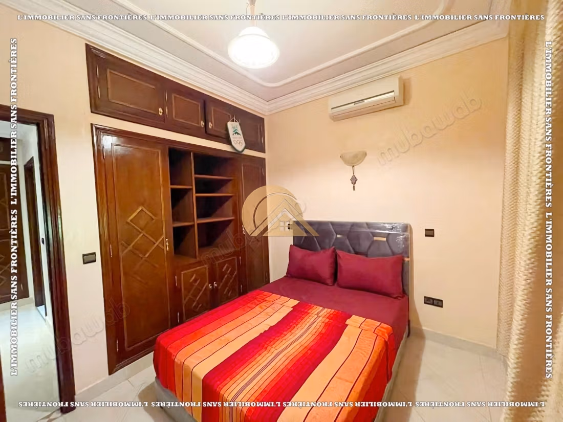 Villa completamente arredata di 260 m² ad Al Izdihar Oasis – 6 camere, due giardini privati e terrazzo con vista sulle montagne dell'Atlante