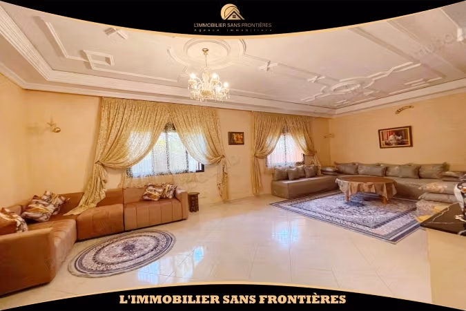 Compleet gemeubileerde villa van 260 m² in Al Izdihar Oasis – 6 slaapkamers, twee privétuinen en terras met uitzicht op het Atlasgebergte