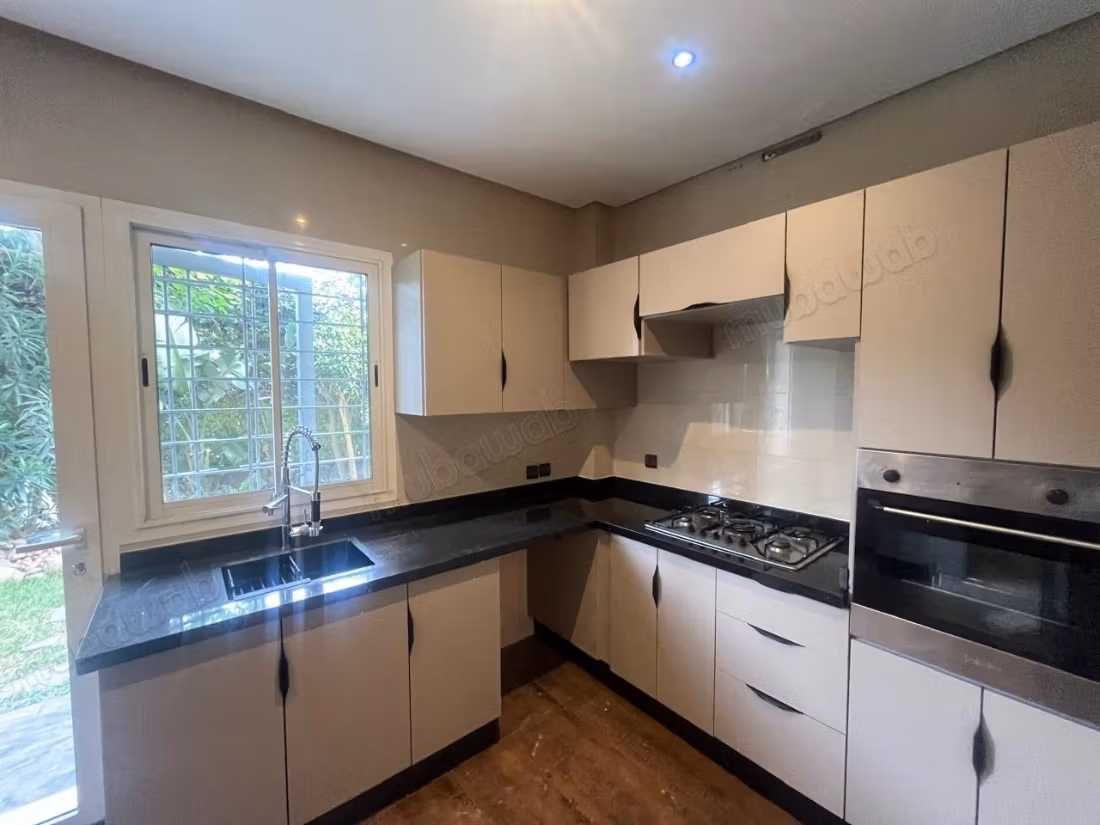 Location of an apartment in Ain Diab. 3 beautiful bedrooms. Terrace and elevator