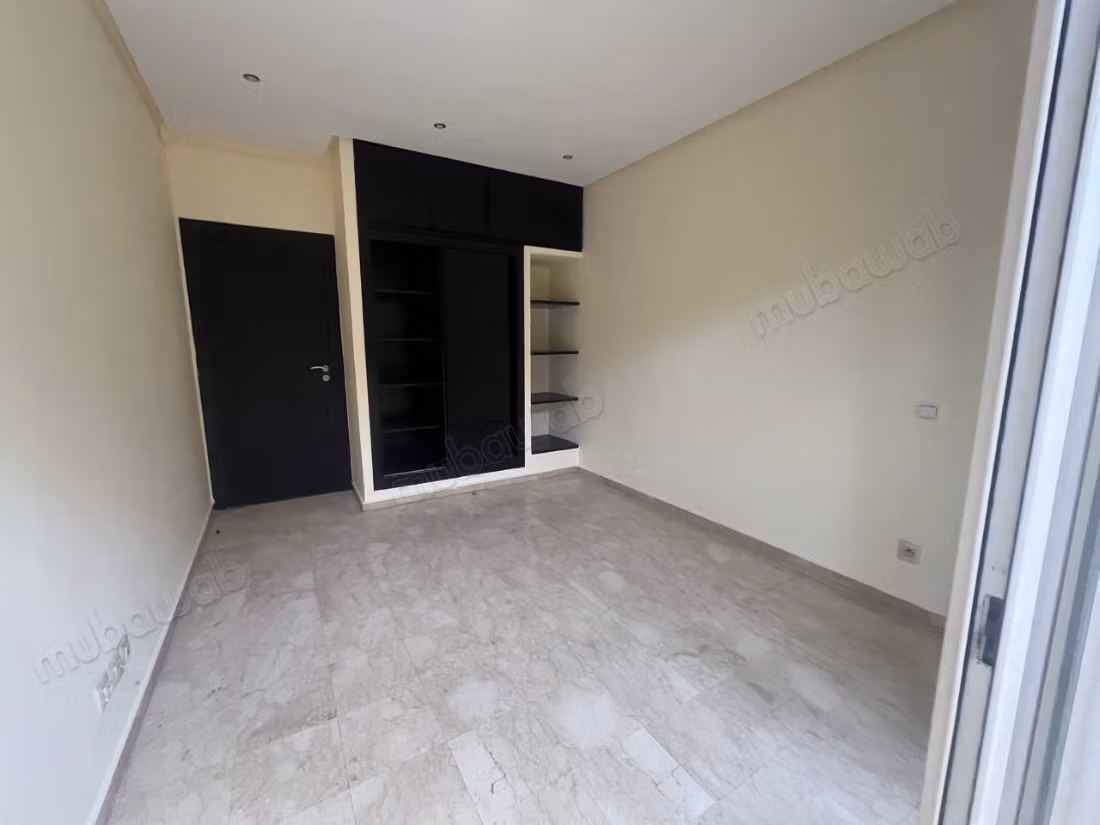 Location of an apartment in Ain Diab. 3 beautiful bedrooms. Terrace and elevator