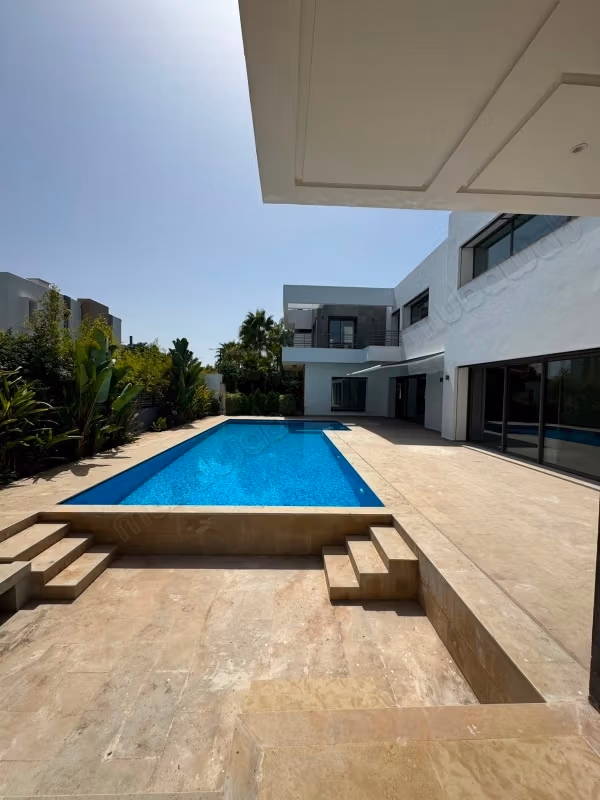 Villa di lusso con 8 camere da letto in affitto a Souissi RABAT