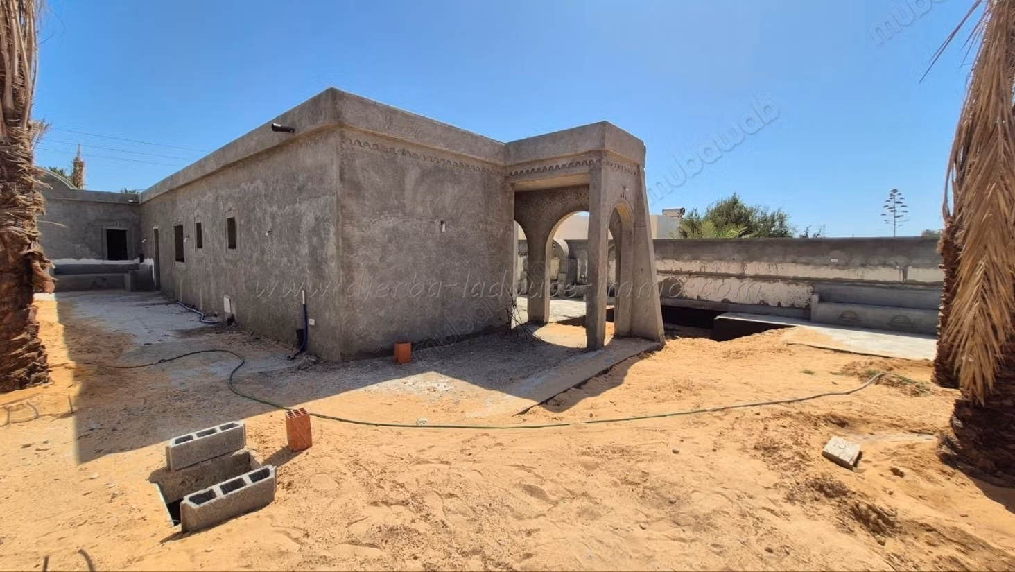 IN VENDITA Villa tipica incompleta a Khazroun