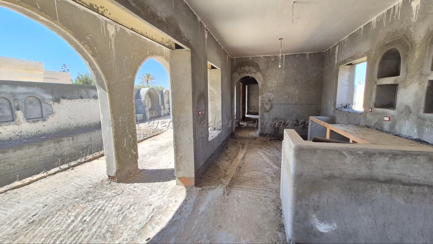 IN VENDITA Villa tipica incompleta a Khazroun