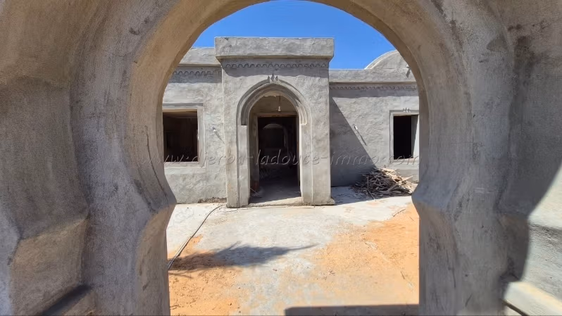 FOR SALE Typical unfinished villa in Khazroun