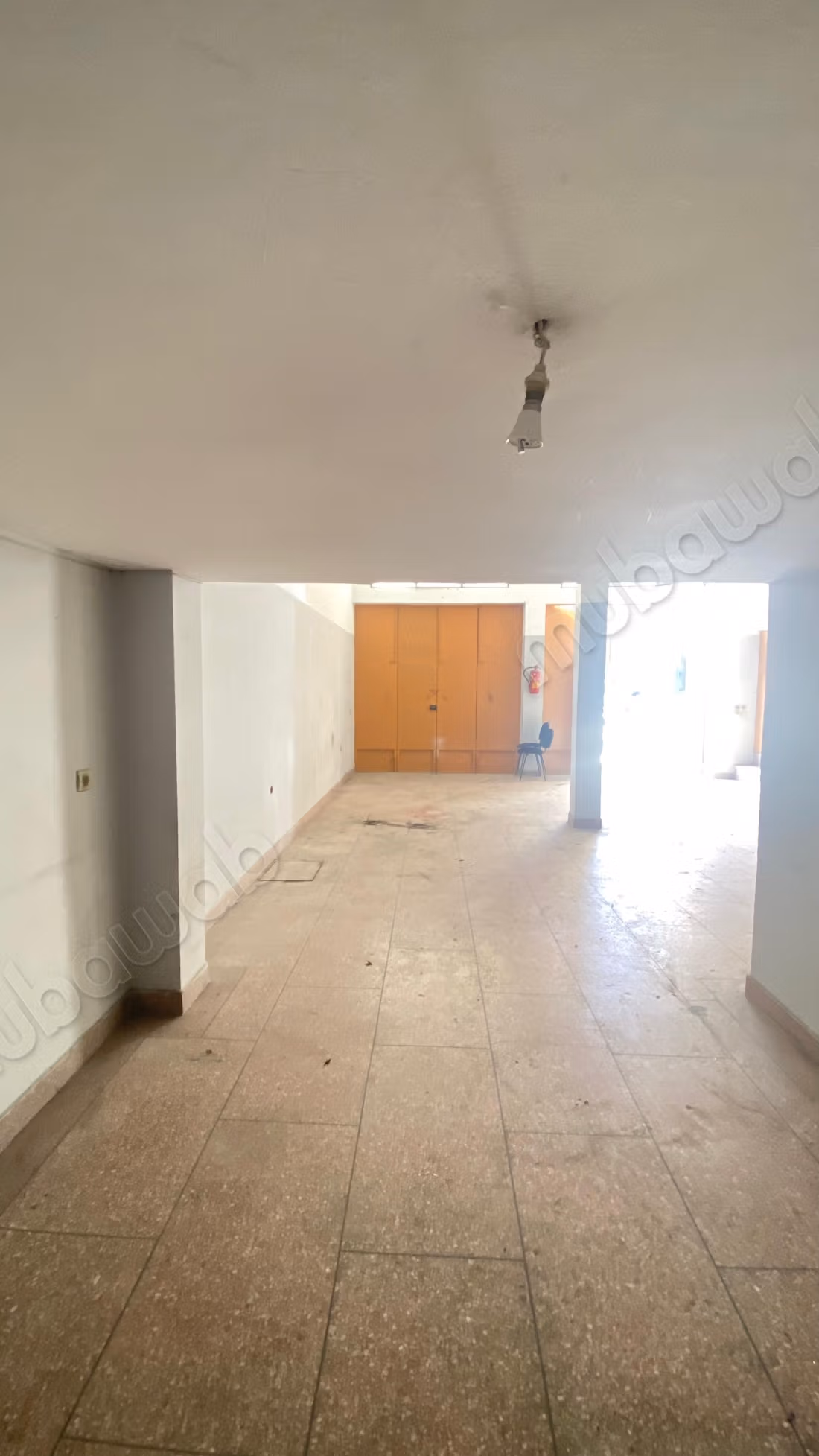 Proprietà commerciali in affitto nel quartiere Ahla. Superficie totale di 100 m². Porta robusta, residenza sicura