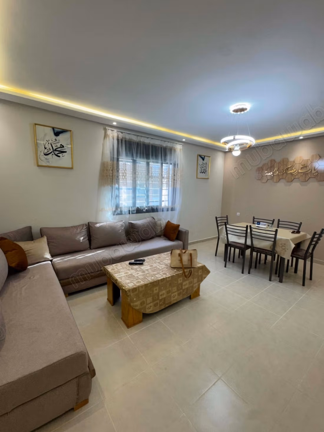 Bel appartement à louer dans la zone industrielle de Maghougha. Superficie de 65 m². Meublé.
