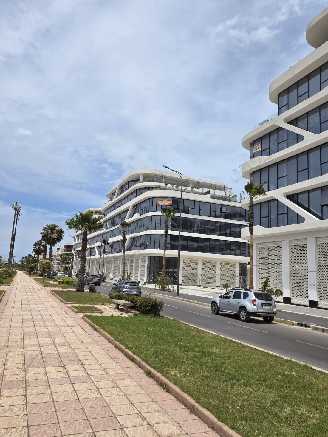 Location de bureaux à Orchidees Mannesmann. Superficie 113 m². Fenêtres double vitrage et climtisation centrale