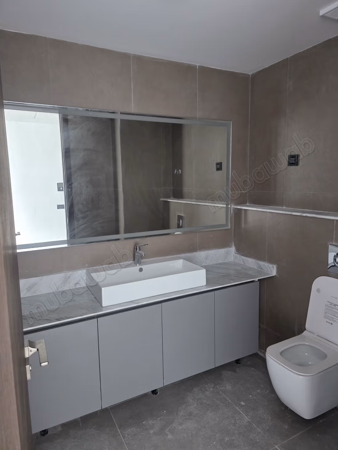 Location de bureaux à Orchidees Mannesmann. Superficie 113 m². Fenêtres double vitrage et climtisation centrale