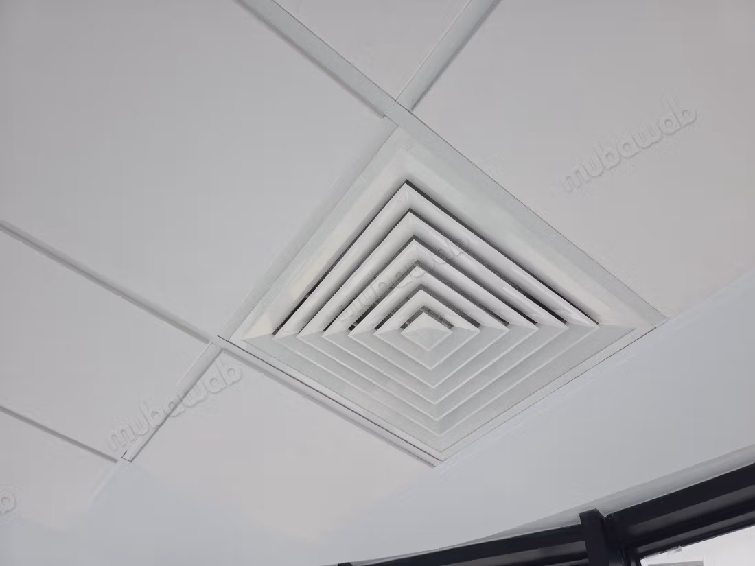 Location de bureaux à Orchidees Mannesmann. Superficie 113 m². Fenêtres double vitrage et climtisation centrale