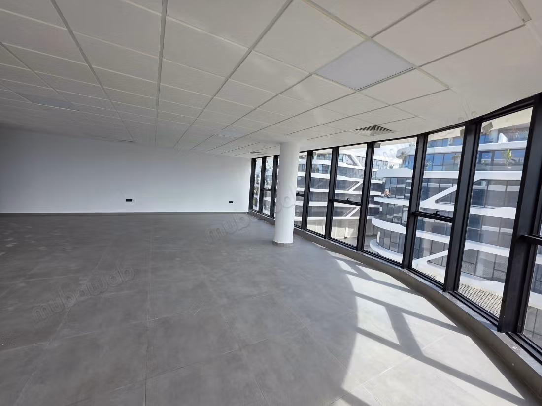 Location de bureaux à Orchidees Mannesmann. Superficie 113 m². Fenêtres double vitrage et climtisation centrale