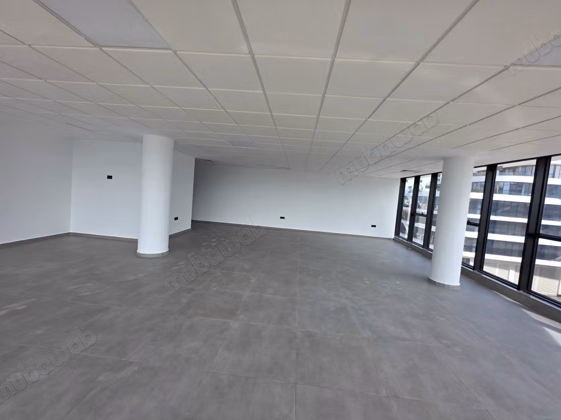 Location de bureaux à Orchidees Mannesmann. Superficie 113 m². Fenêtres double vitrage et climtisation centrale