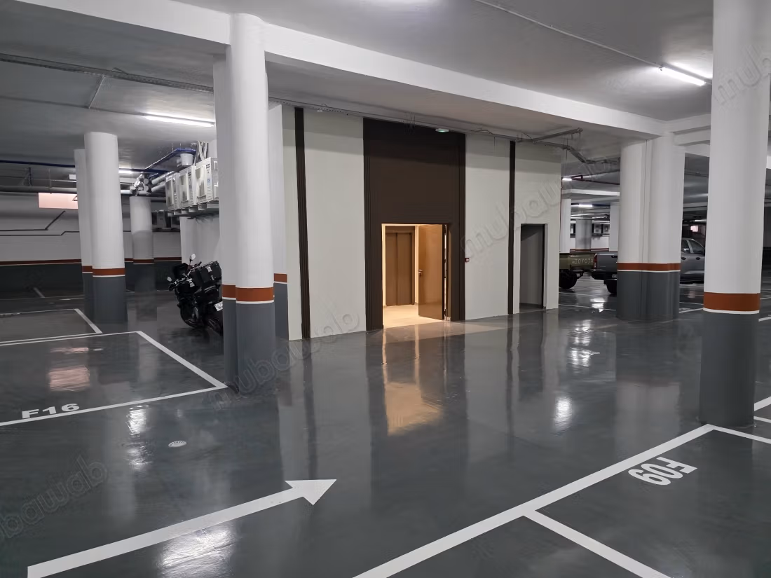 Location de bureaux à Orchidees Mannesmann. Superficie 113 m². Fenêtres double vitrage et climtisation centrale