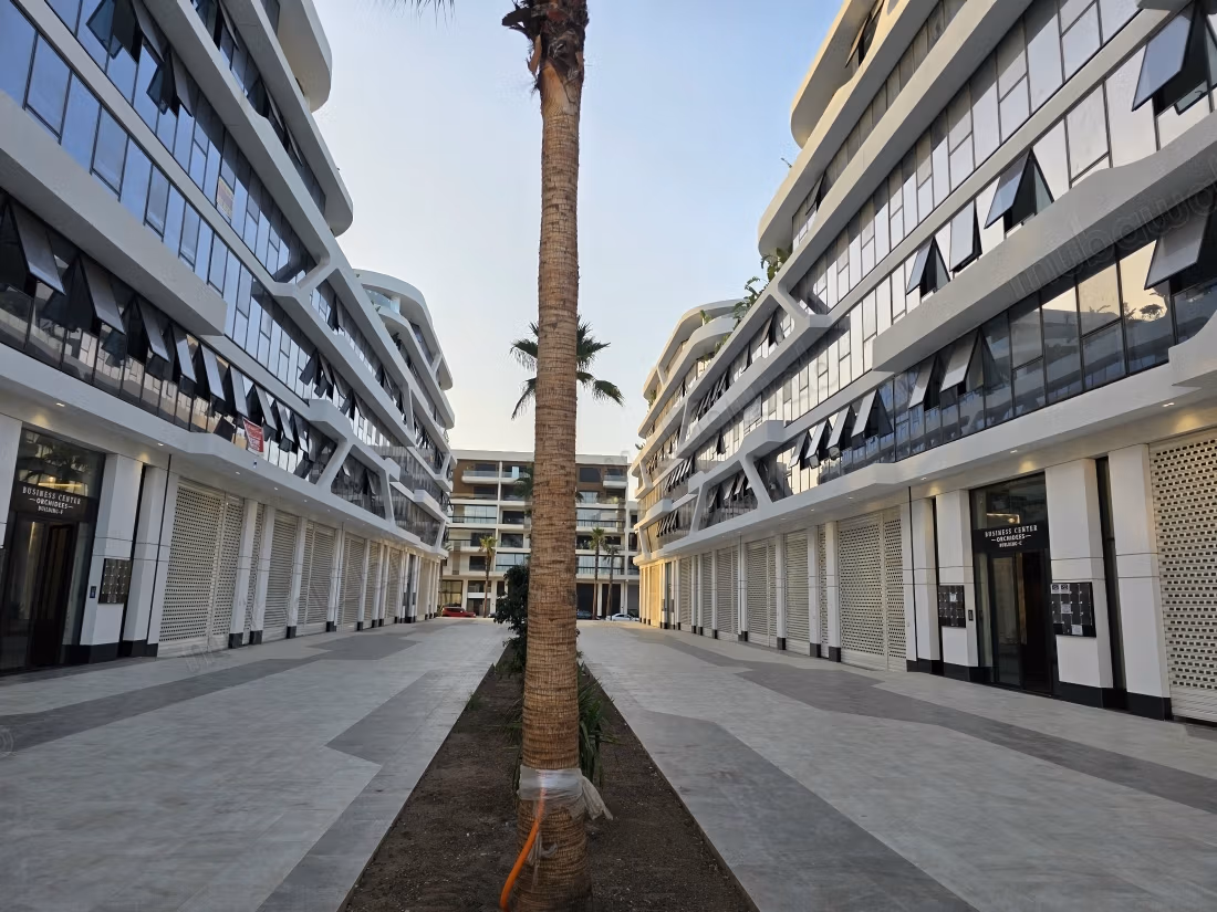 Location de bureaux à Orchidees Mannesmann. Superficie 113 m². Fenêtres double vitrage et climtisation centrale