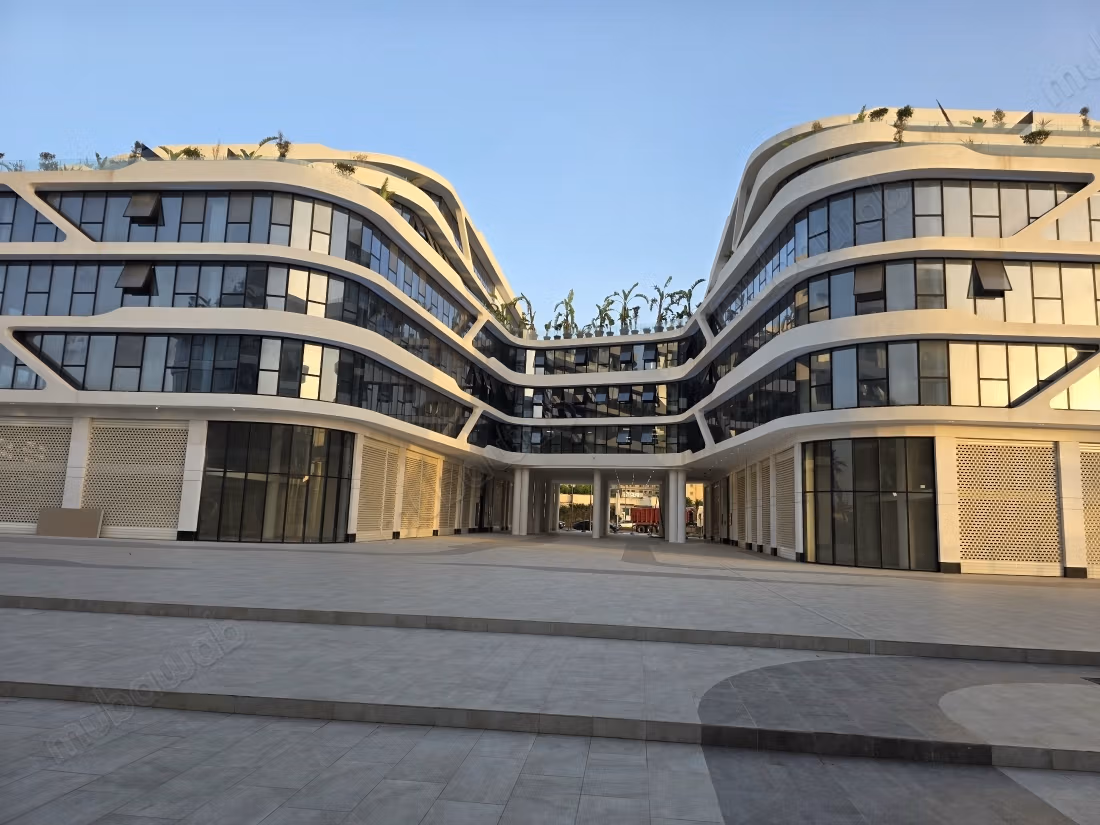 Location de bureaux à Orchidees Mannesmann. Superficie 113 m². Fenêtres double vitrage et climtisation centrale