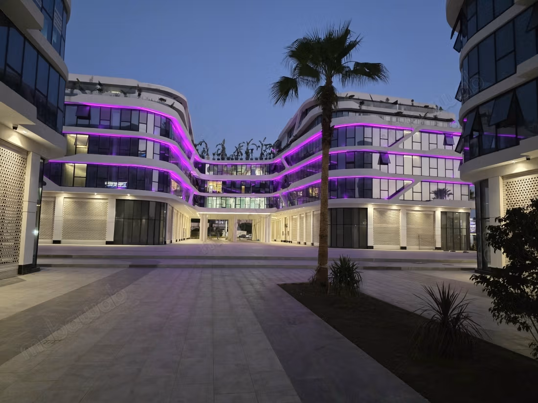 Location de bureaux à Orchidees Mannesmann. Superficie 113 m². Fenêtres double vitrage et climtisation centrale