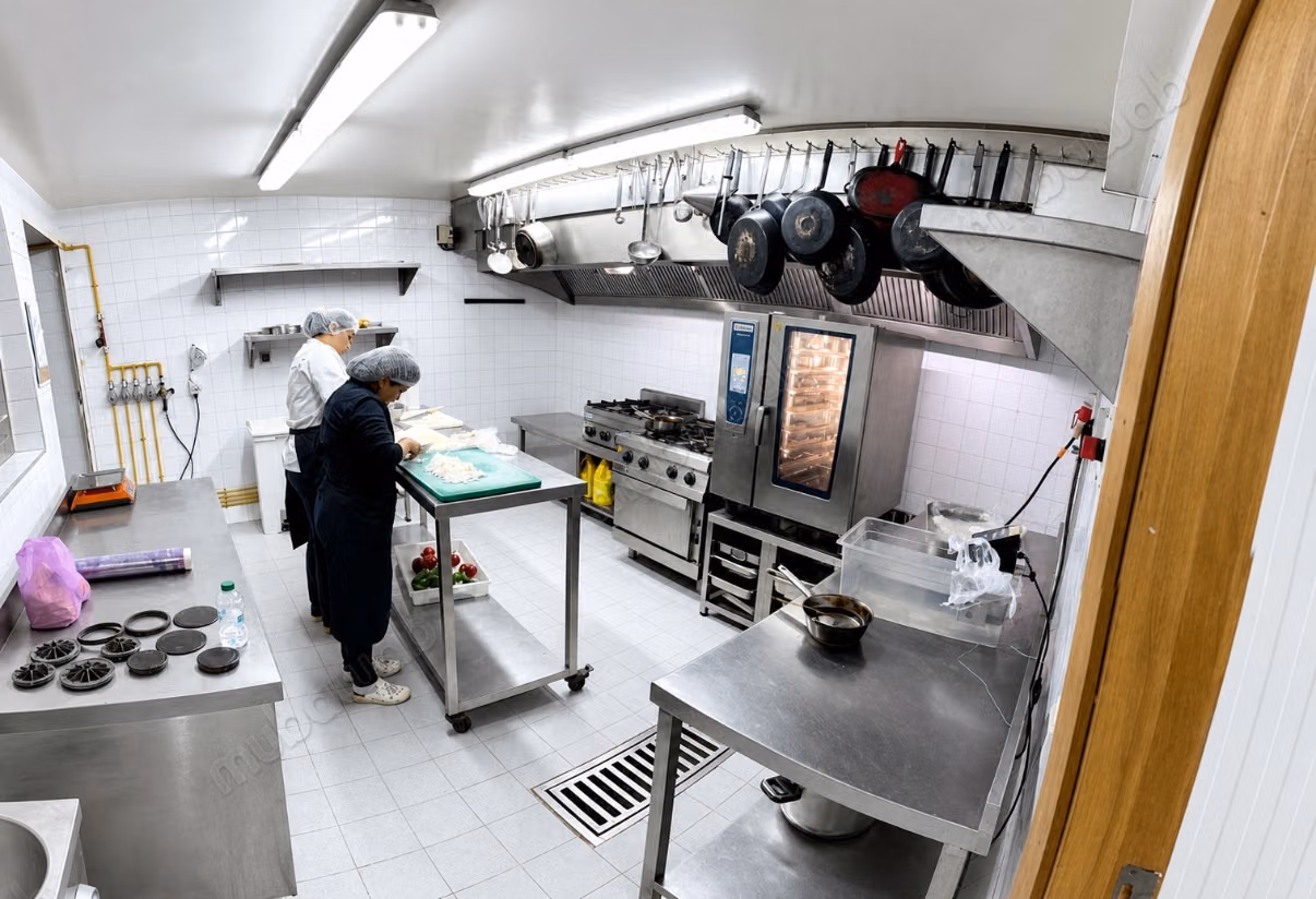 Laboratoire de cuisine équipé – 350 m², maârif à louer