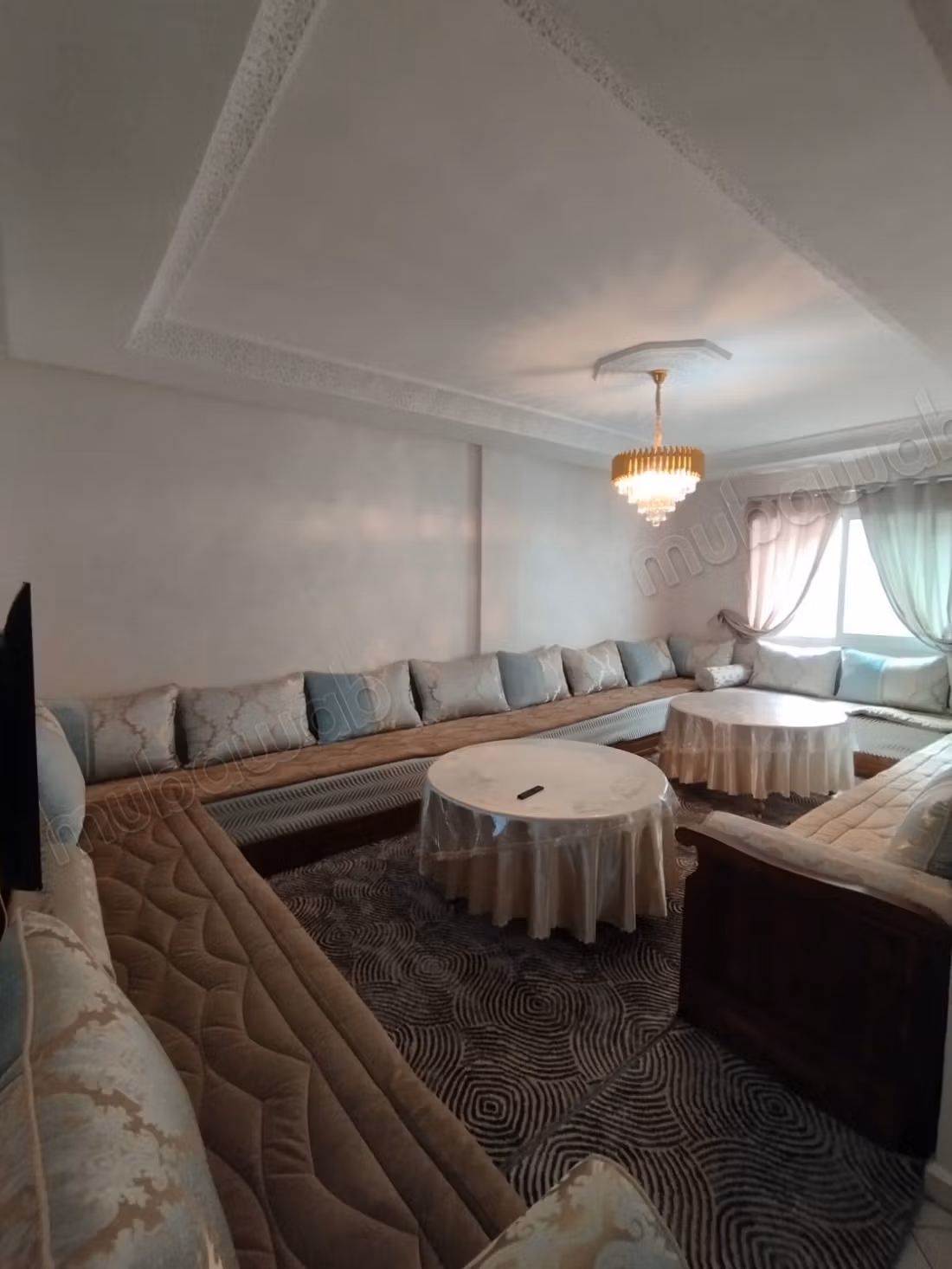 Louez cet appartement à Mimosas. Surface totale 130 m². As...