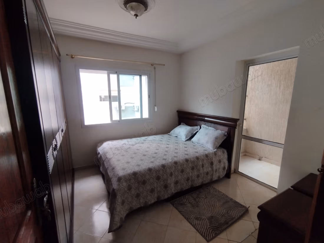 Louez cet appartement à Mimosas. 
Surface totale 130 m². 
Ascenseur