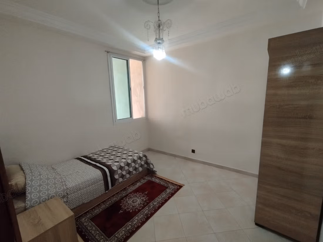 Louez cet appartement à Mimosas. 
Surface totale 130 m². 
Ascenseur