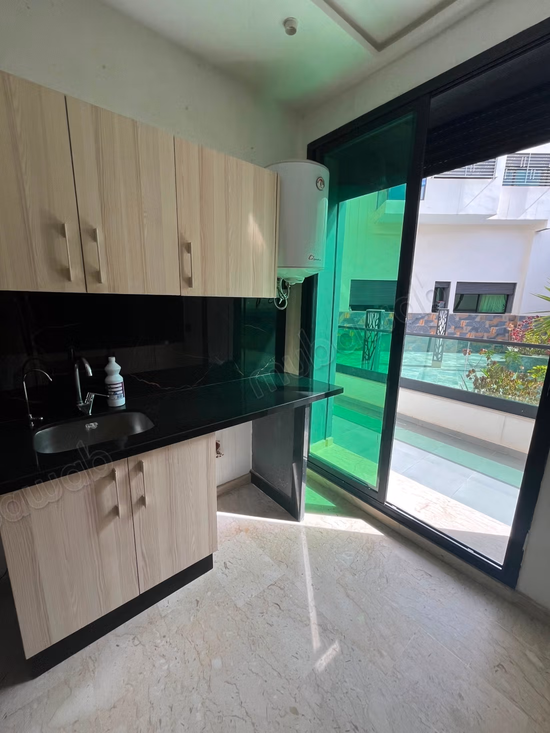 Appartement à louer à Californie. 
3 belles chambres. 
Bien meublé