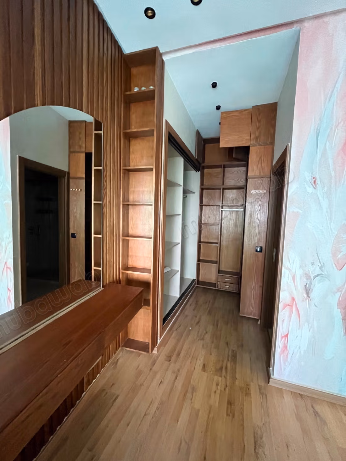 Appartement à louer à Californie. 
3 belles chambres. 
Bien meublé